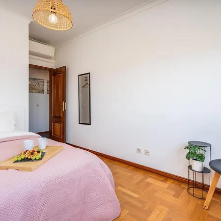 דירה Hostwise - Spacious & Sunny Flat טאווירה