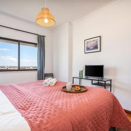 Apartamento Hostwise - Spacious & Sunny Flat *