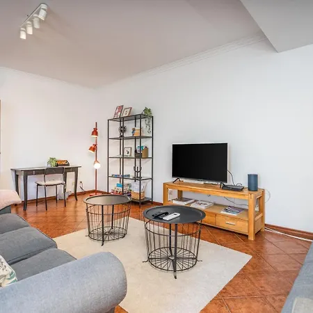 Hostwise - Spacious & Sunny Flat Apartamento