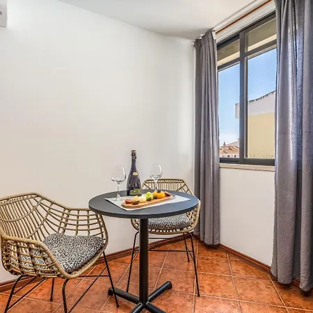 Hostwise - Spacious & Sunny Flat تافيرا