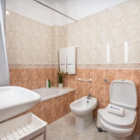 Hostwise - Spacious & Sunny Flat تافيرا
