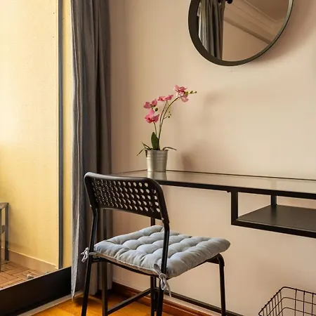 Hostwise - Spacious & Sunny Flat Apartment *