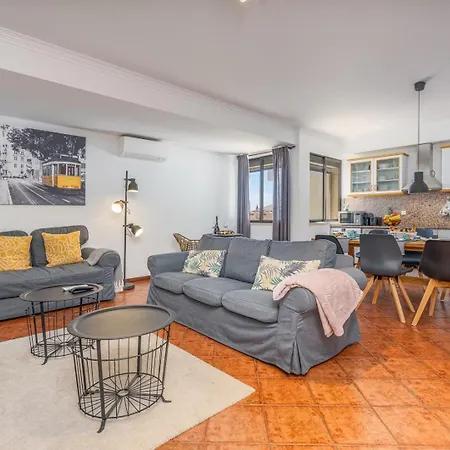 Hostwise - Spacious & Sunny Flat * تافيرا
