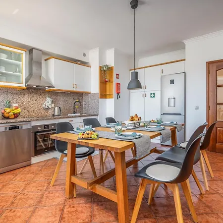 Hostwise - Spacious & Sunny Flat تافيرا