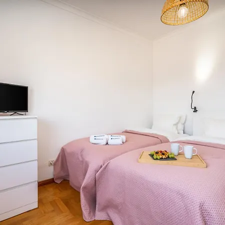 Lejlighed Hostwise - Spacious & Sunny Flat